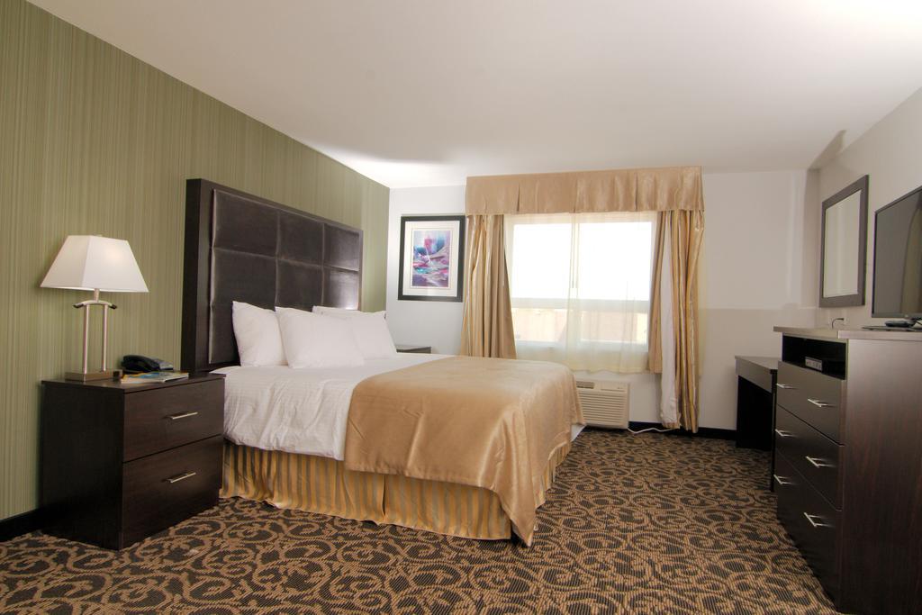 Paradise Inn And Suites Redwater Номер фото